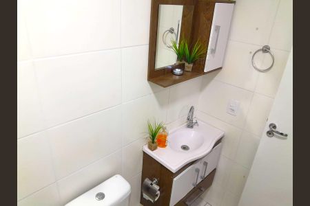 Banheiro de apartamento para alugar com 1 quarto, 27m² em Jardim Mirante, São Paulo