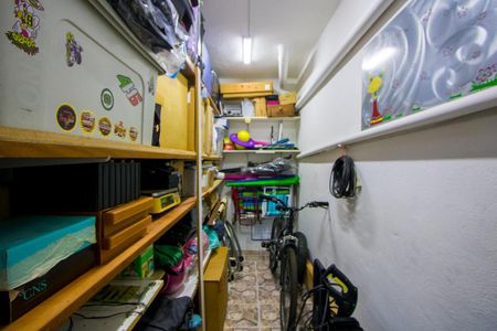 Casa à venda com 250m², 3 quartos e 4 vagasGaragem - Depósito
