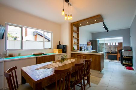 Casa à venda com 250m², 3 quartos e 4 vagasCopa