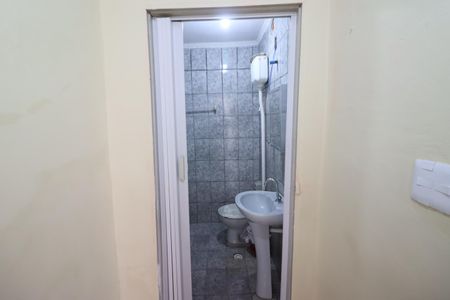 Banheiro de casa para alugar com 1 quarto, 50m² em Centro, Osasco