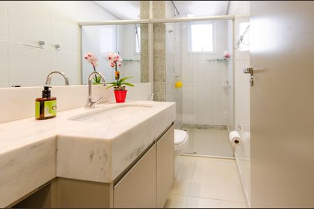 Apartamento à venda com 115m², 3 quartos e 3 vagas Apartamento à venda com 115m², 3 quartos e 3 vagasBanheiro social