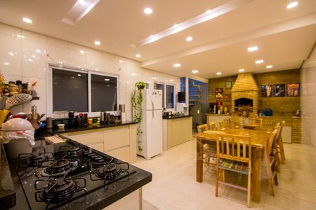 Casa à venda com 125m², 3 quartos e 2 vagas Casa à venda com 125m², 3 quartos e 2 vagasCozinha/Espaço gourmet