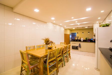 Casa à venda com 125m², 3 quartos e 2 vagas Casa à venda com 125m², 3 quartos e 2 vagasCozinha/Espaço gourmet