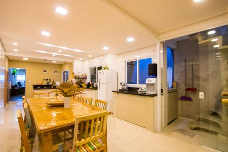 Casa à venda com 125m², 3 quartos e 2 vagas Casa à venda com 125m², 3 quartos e 2 vagasCozinha/Espaço gourmet