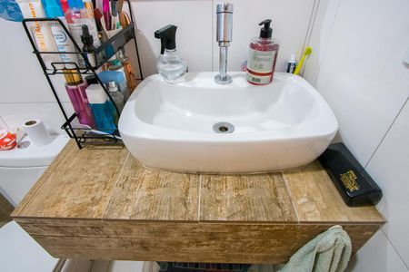 Casa à venda com 125m², 3 quartos e 2 vagas Casa à venda com 125m², 3 quartos e 2 vagasBanheiro social