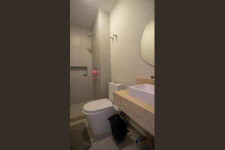 Casa de condomínio à venda com 214m², 4 quartos e 2 vagas Casa de condomínio à venda com 214m², 4 quartos e 2 vagasBanheiro da Suíte 2