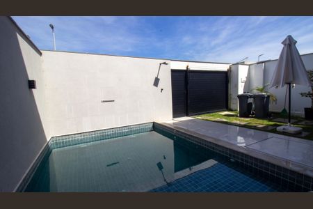 Casa de condomínio à venda com 214m², 4 quartos e 2 vagas Casa de condomínio à venda com 214m², 4 quartos e 2 vagasQuintal