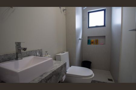 Casa de condomínio à venda com 214m², 4 quartos e 2 vagas Casa de condomínio à venda com 214m², 4 quartos e 2 vagasBanheiro da Suíte 4