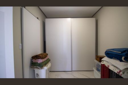 Casa de condomínio à venda com 214m², 4 quartos e 2 vagas Casa de condomínio à venda com 214m², 4 quartos e 2 vagasCloset da Suíte 1