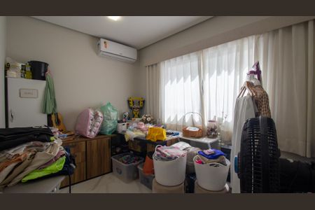 Casa de condomínio à venda com 214m², 4 quartos e 2 vagas Casa de condomínio à venda com 214m², 4 quartos e 2 vagasSuíte 4