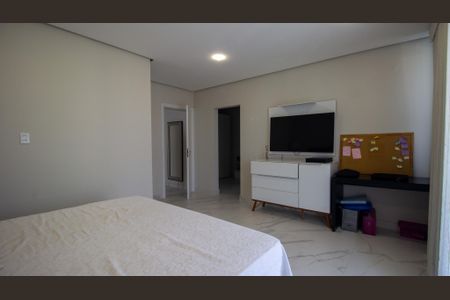 Casa de condomínio à venda com 214m², 4 quartos e 2 vagas Casa de condomínio à venda com 214m², 4 quartos e 2 vagasSuíte 1