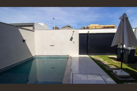 Casa de condomínio à venda com 214m², 4 quartos e 2 vagas Casa de condomínio à venda com 214m², 4 quartos e 2 vagasQuintal