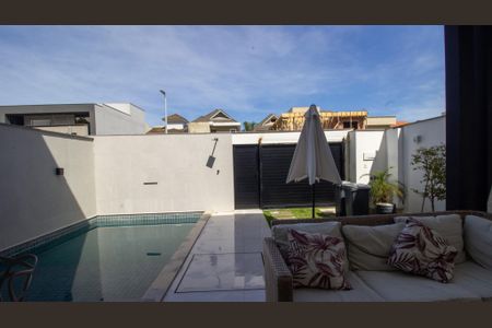 Casa de condomínio à venda com 214m², 4 quartos e 2 vagas Casa de condomínio à venda com 214m², 4 quartos e 2 vagasQuintal