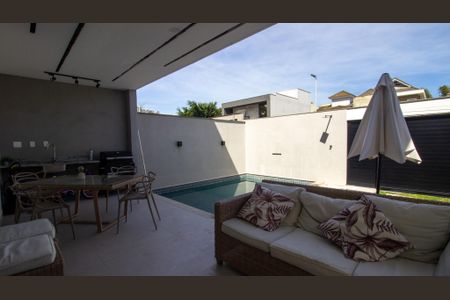 Casa de condomínio à venda com 214m², 4 quartos e 2 vagas Casa de condomínio à venda com 214m², 4 quartos e 2 vagasQuintal