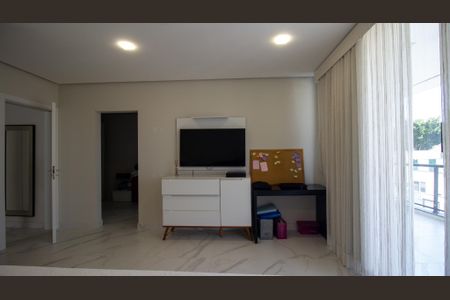 Casa de condomínio à venda com 214m², 4 quartos e 2 vagas Casa de condomínio à venda com 214m², 4 quartos e 2 vagasSuíte 1