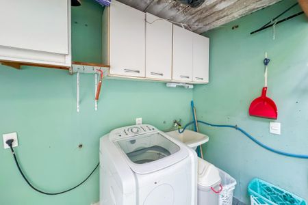 Casa à venda com 160m², 4 quartos e sem vaga Casa à venda com 160m², 4 quartos e sem vagaÁrea de Serviço 2