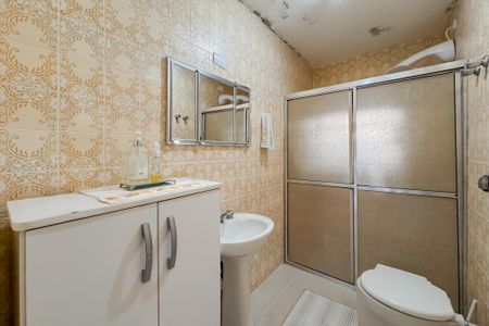 Casa à venda com 160m², 4 quartos e sem vaga Casa à venda com 160m², 4 quartos e sem vagaBanheiro