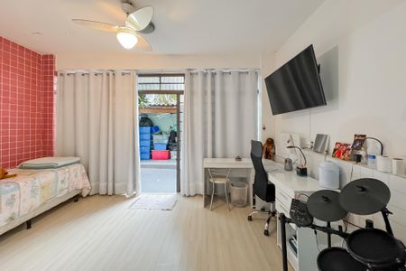 Casa à venda com 160m², 4 quartos e sem vaga Casa à venda com 160m², 4 quartos e sem vagaQuarto 4