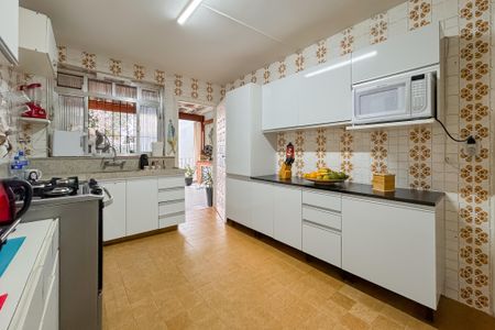 Casa à venda com 160m², 4 quartos e sem vaga Casa à venda com 160m², 4 quartos e sem vagaCozinha