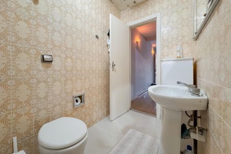 Casa à venda com 160m², 4 quartos e sem vaga Casa à venda com 160m², 4 quartos e sem vagaBanheiro