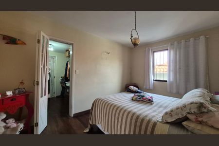 Casa à venda com 180m², 3 quartos e 2 vagasSuíte