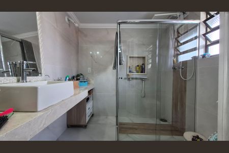Casa à venda com 180m², 3 quartos e 2 vagasBanheiro da suíte