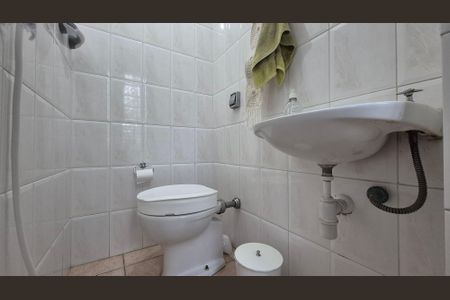 Casa à venda com 180m², 3 quartos e 2 vagasBanheiro de Serviço
