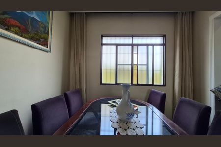 Casa à venda com 180m², 3 quartos e 2 vagasSala