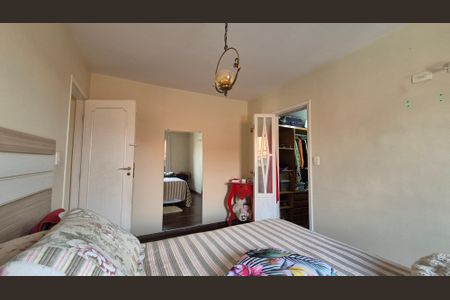 Casa à venda com 180m², 3 quartos e 2 vagasSuíte