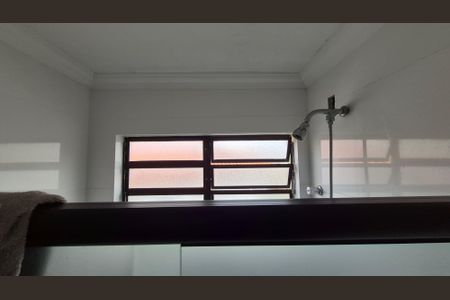 Casa à venda com 180m², 3 quartos e 2 vagasBanheiro