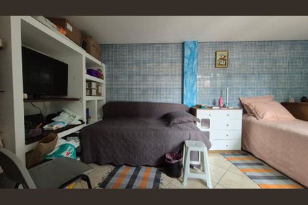 Casa à venda com 180m², 3 quartos e 2 vagasQuarto de serviço