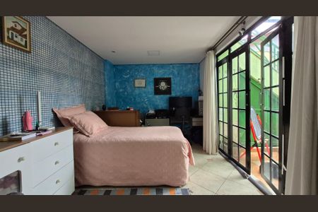 Casa à venda com 180m², 3 quartos e 2 vagasQuarto de serviço