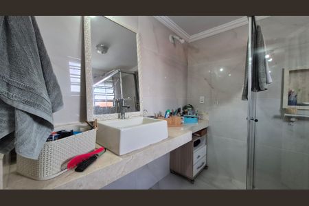 Casa à venda com 180m², 3 quartos e 2 vagasBanheiro da suíte