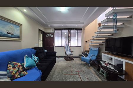 Casa à venda com 180m², 3 quartos e 2 vagasSala