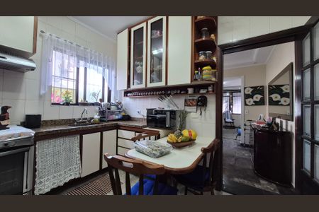 Casa à venda com 180m², 3 quartos e 2 vagasCozinha