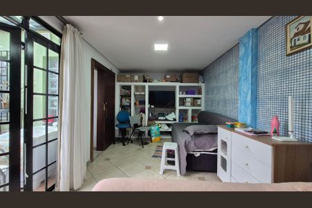 Casa à venda com 180m², 3 quartos e 2 vagasQuarto de serviço