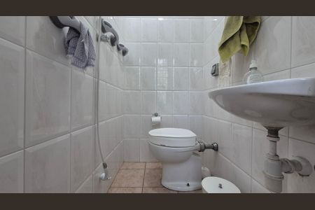 Casa à venda com 180m², 3 quartos e 2 vagasBanheiro de Serviço