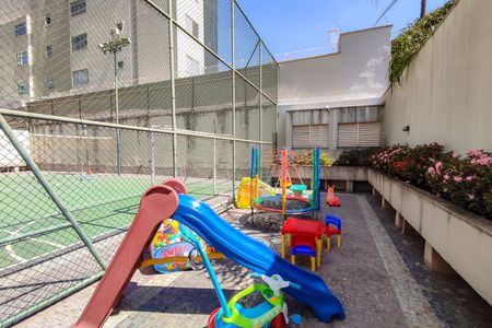 Apartamento à venda com 100m², 2 quartos e 2 vagasÁrea comum - Playground