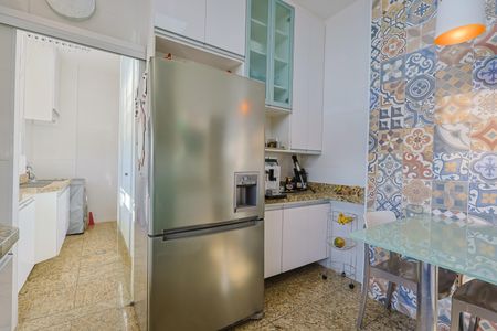 Apartamento à venda com 100m², 2 quartos e 2 vagasCozinha