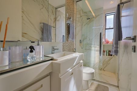 Apartamento à venda com 100m², 2 quartos e 2 vagasBanheiro da Suíte