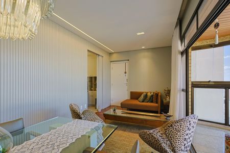 Apartamento à venda com 100m², 2 quartos e 2 vagasSala