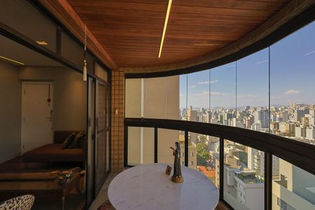 Apartamento à venda com 100m², 2 quartos e 2 vagasSala
