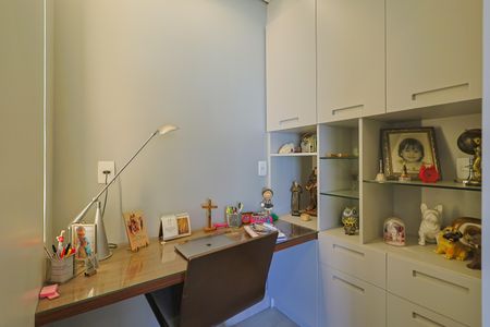 Apartamento à venda com 100m², 2 quartos e 2 vagasEscritório