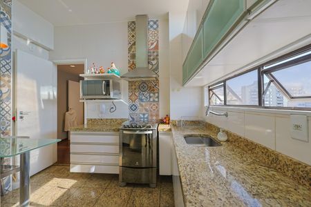 Apartamento à venda com 100m², 2 quartos e 2 vagasCozinha