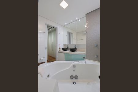 Apartamento para alugar com 142m², 3 quartos e 2 vagas Apartamento para alugar com 142m², 3 quartos e 2 vagasBanheiro da Suite 1