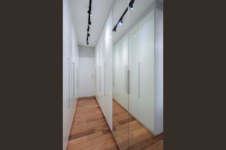 Apartamento para alugar com 142m², 3 quartos e 2 vagas Apartamento para alugar com 142m², 3 quartos e 2 vagasCloset da Suite 1