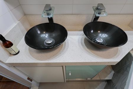 Apartamento para alugar com 142m², 3 quartos e 2 vagas Apartamento para alugar com 142m², 3 quartos e 2 vagasBanheiro da Suite 1