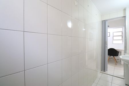 Banheiro de apartamento para alugar com 1 quarto, 28m² em Barra Funda, São Paulo