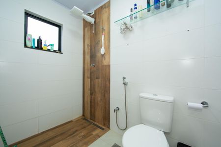 Casa à venda com 320m², 4 quartos e 4 vagasBANHEIRO3