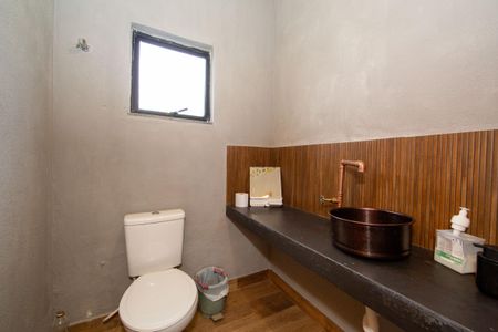 Casa à venda com 320m², 4 quartos e 4 vagasBANHEIRO4